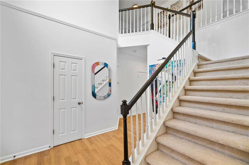 Image for property 560 Edgehill Place, Johns Creek, GA 30022