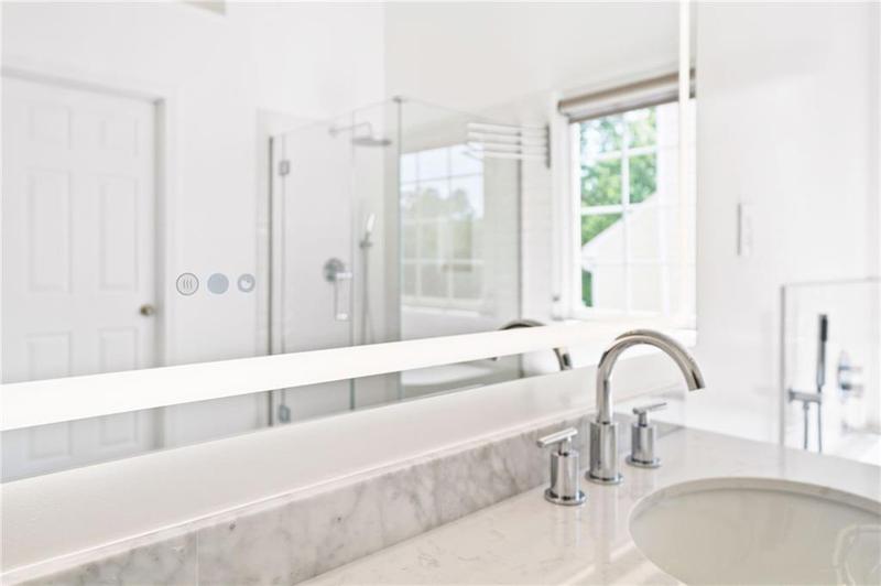 Image for property 560 Edgehill Place, Johns Creek, GA 30022