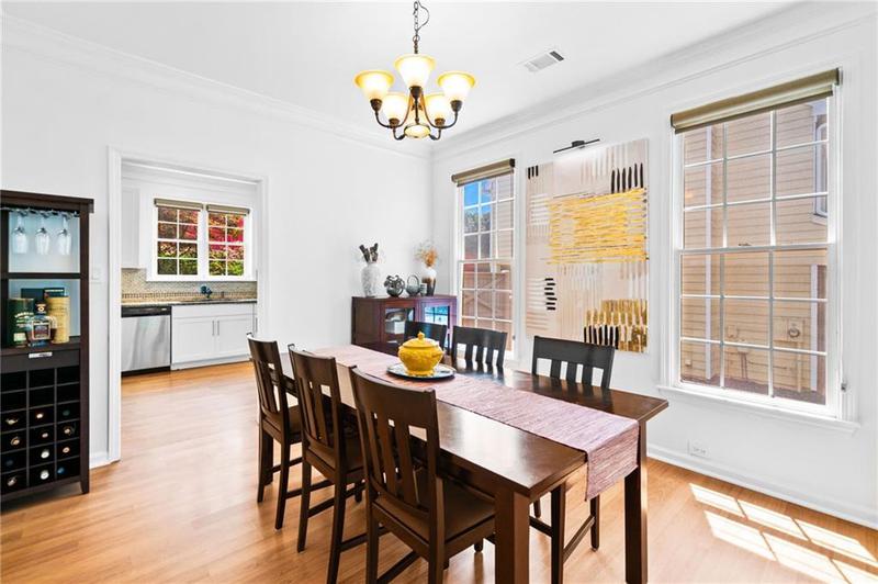 Image for property 560 Edgehill Place, Johns Creek, GA 30022