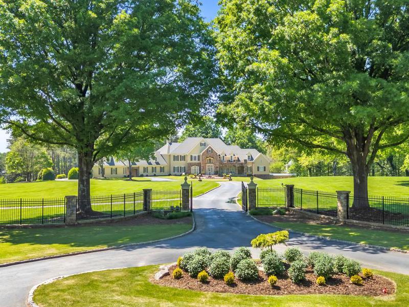 Image for property 10955 Stroup Road, Roswell, GA 30075