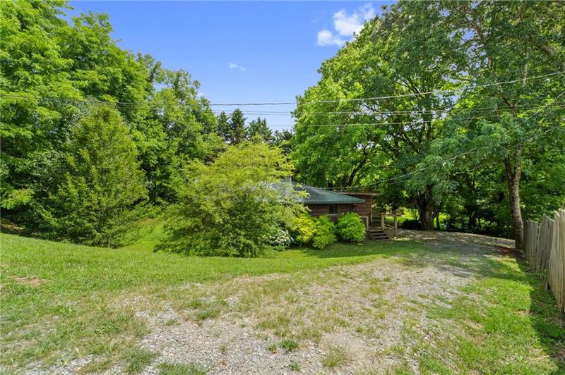 Image for property 11 Old Pleasant Valley Road, Talking Rock, GA 30175