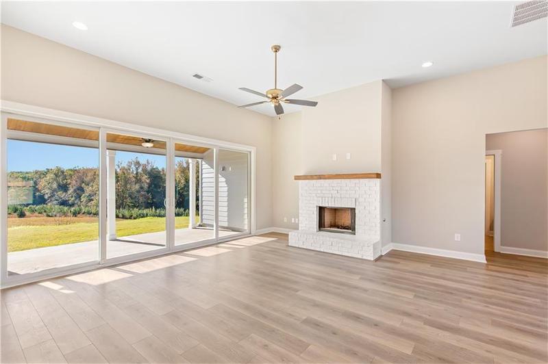Image for property 106 Red Oak Lane, Carrollton, GA 30116