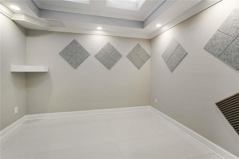 Image for property 980 FENIMORE Circle, Sandy Springs, GA 30350