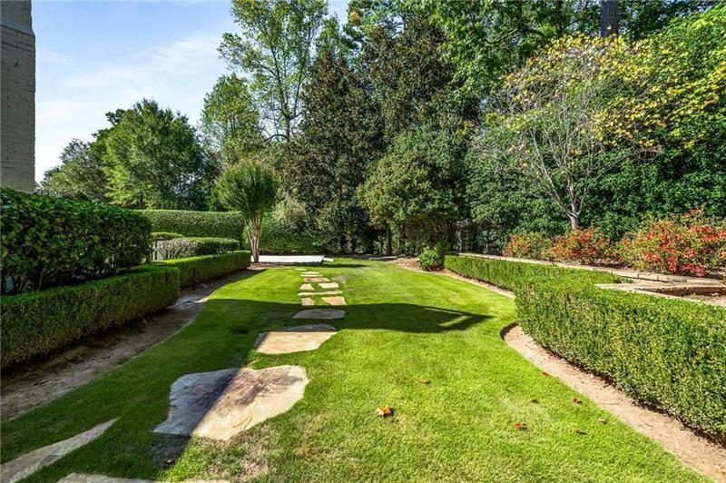 Image for property 980 FENIMORE Circle, Sandy Springs, GA 30350