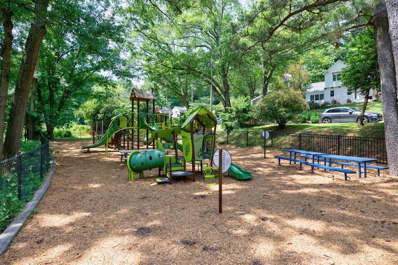 Image for property 1943 Sunbury Place, Atlanta, GA 30318