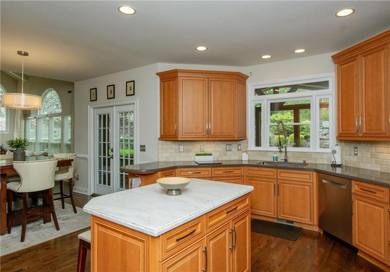 Image for property 104 Fairway Overlook, Woodstock, GA 30188