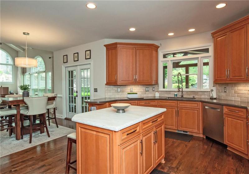 Image for property 104 Fairway Overlook, Woodstock, GA 30188