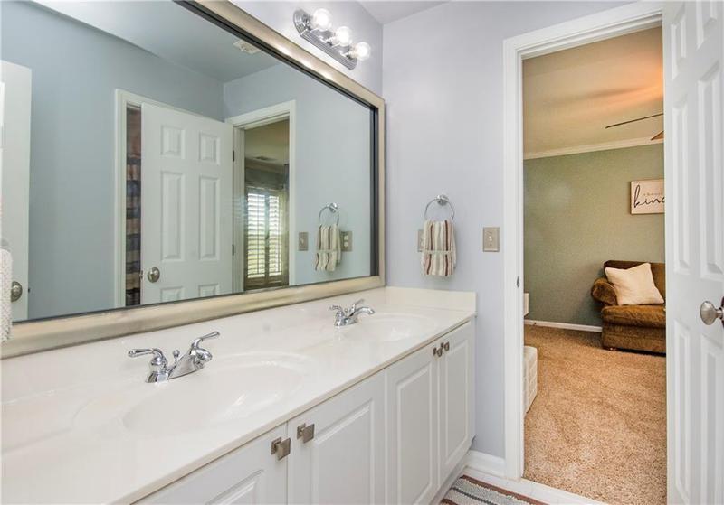 Image for property 104 Fairway Overlook, Woodstock, GA 30188