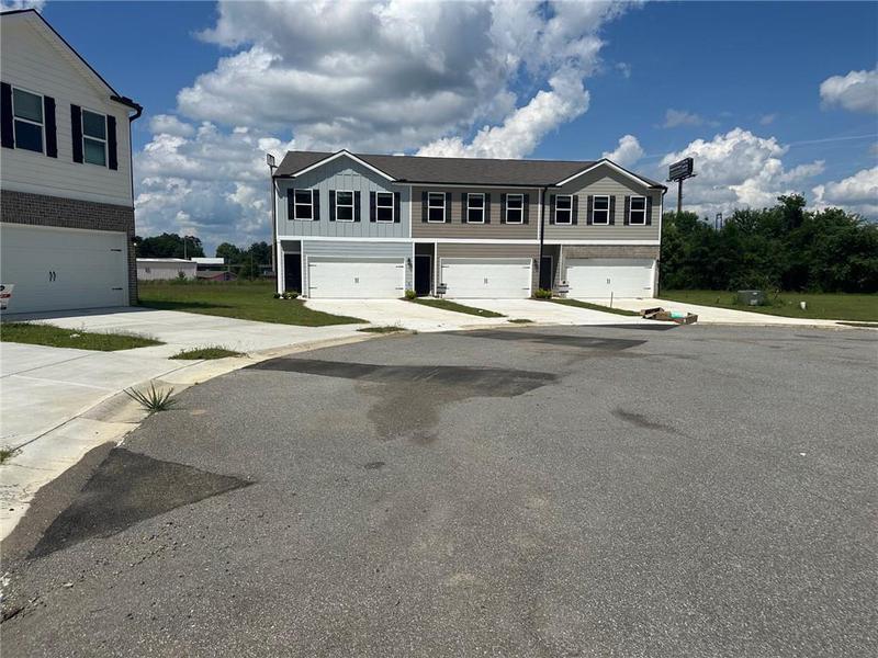 Image for property 113 Brexley Drive 27, Calhoun, GA 30701