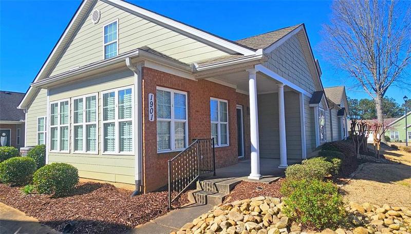 Image for property 1901 COMMONWEALTH Circle, Newnan, GA 30263