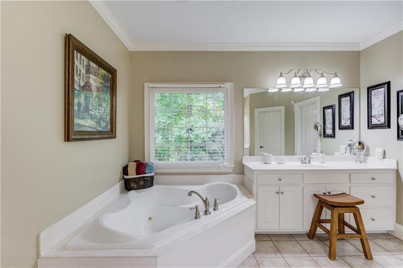 Image for property 623 Old Collins Road, Hoschton, GA 30548