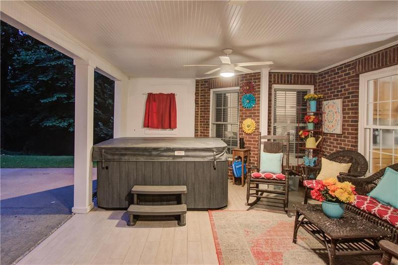 Image for property 623 Old Collins Road, Hoschton, GA 30548