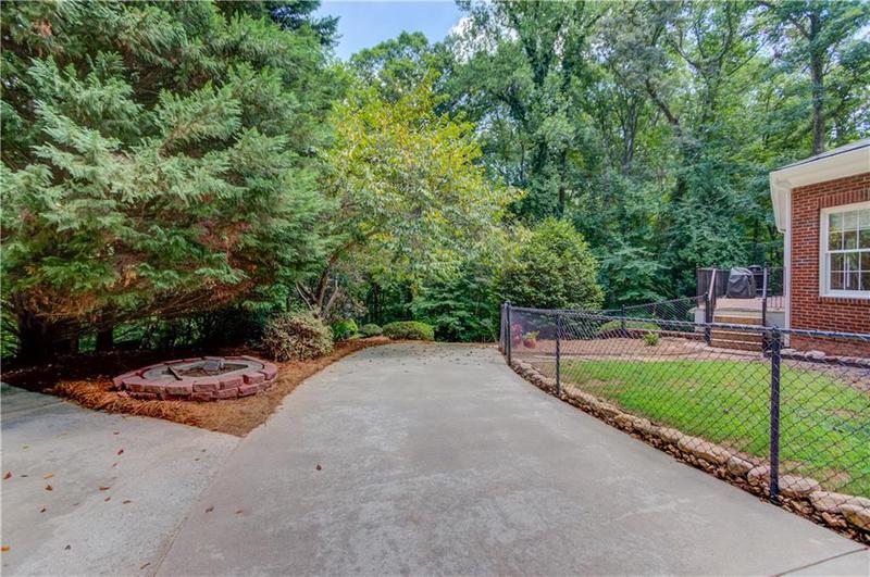 Image for property 623 Old Collins Road, Hoschton, GA 30548