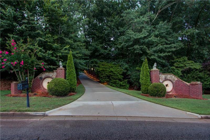 Image for property 623 Old Collins Road, Hoschton, GA 30548