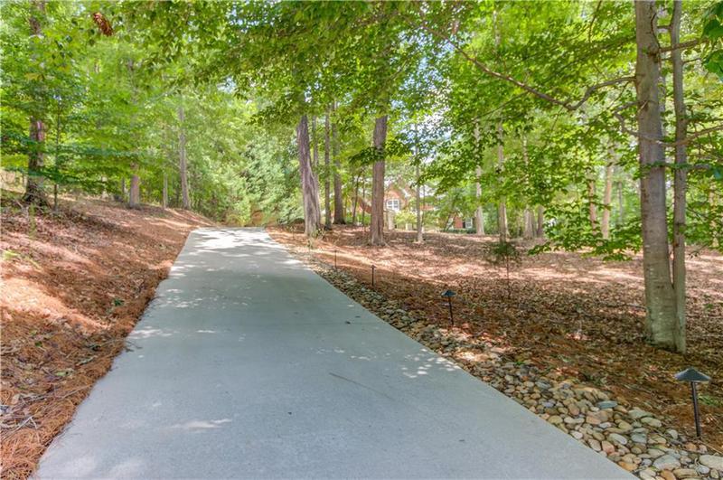 Image for property 623 Old Collins Road, Hoschton, GA 30548