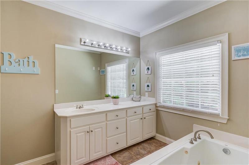 Image for property 623 Old Collins Road, Hoschton, GA 30548