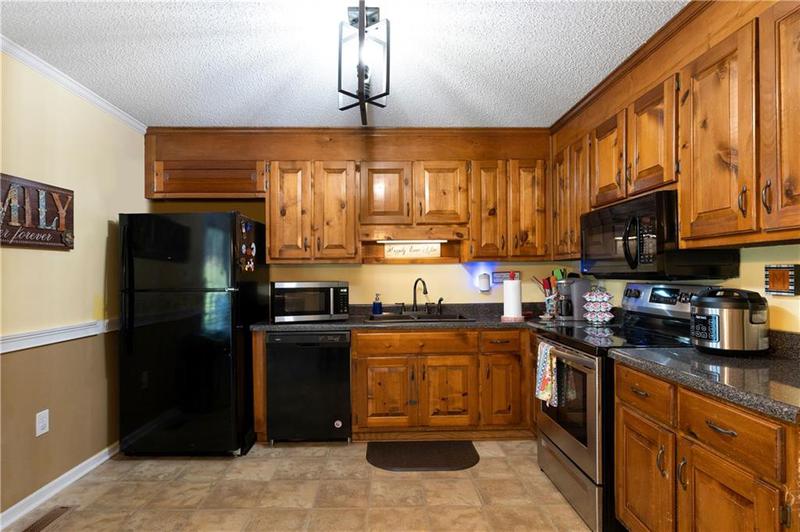 Image for property 55 Zona Kay Circle, Silver Creek, GA 30173