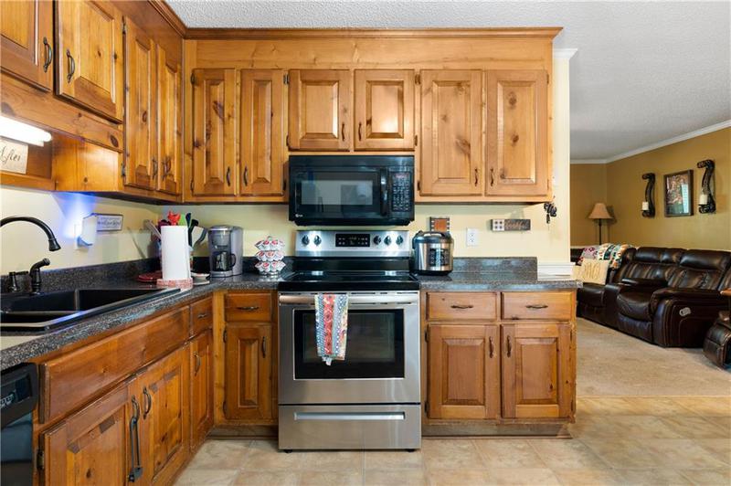 Image for property 55 Zona Kay Circle, Silver Creek, GA 30173