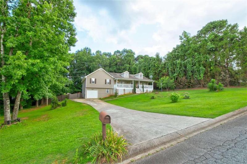 Image for property 1137 Eagles Nest Circle, Carrollton, GA 30116