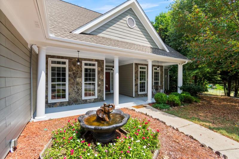 Image for property 169 Wood Crest Lane, Hoschton, GA 30548