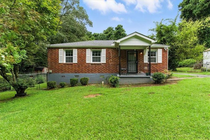 Image for property 142 Hutton Place, Atlanta, GA 30318