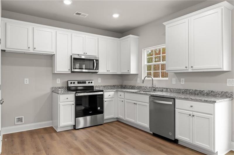Image for property 32 JOSEPH Lane, Hartwell, GA 30643