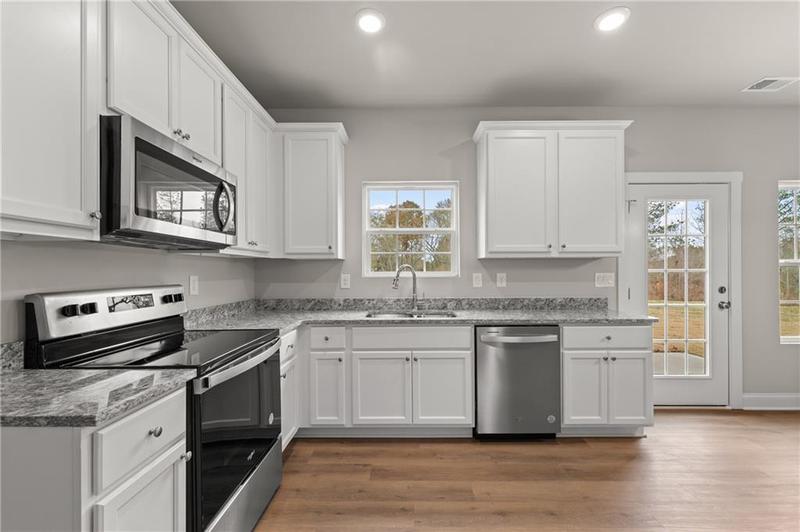 Image for property 32 JOSEPH Lane, Hartwell, GA 30643