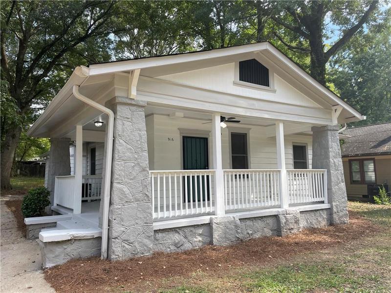 Image for property 916 Cascade Road, Atlanta, GA 30311