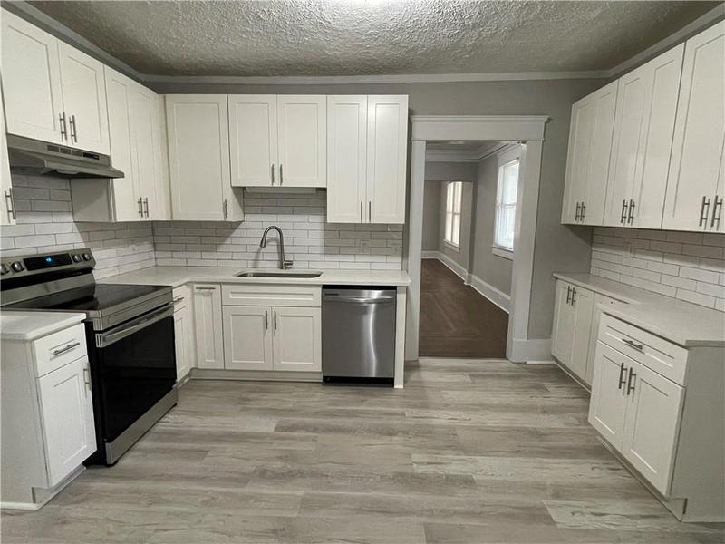 Image for property 916 Cascade Road, Atlanta, GA 30311