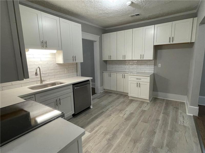 Image for property 916 Cascade Road, Atlanta, GA 30311