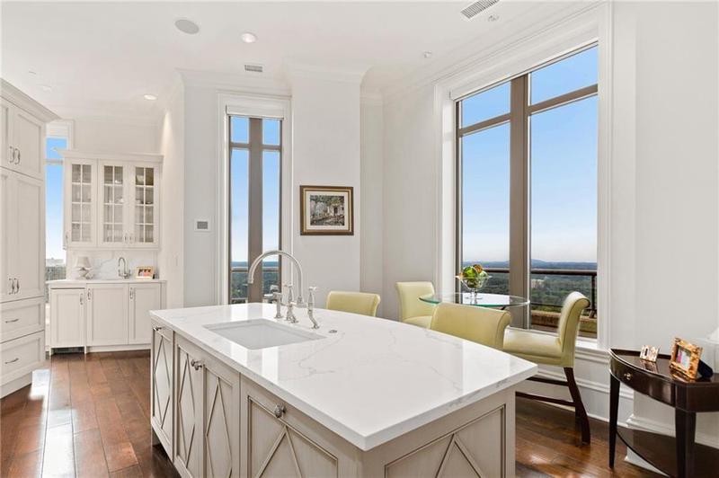 Image for property 3376 Peachtree Road 47A, Atlanta, GA 30326
