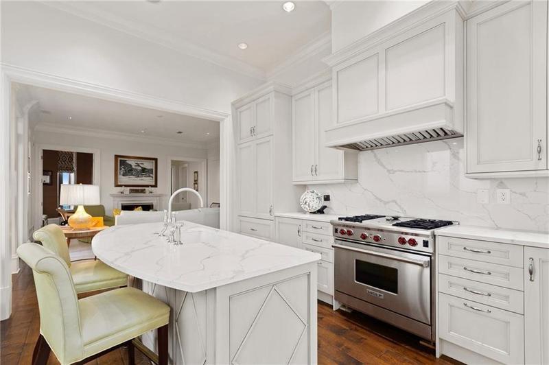 Image for property 3376 Peachtree Road 47A, Atlanta, GA 30326