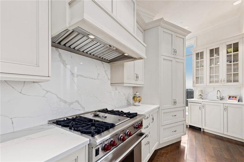 Image for property 3376 Peachtree Road 47A, Atlanta, GA 30326