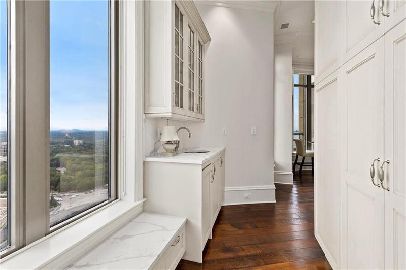Image for property 3376 Peachtree Road 47A, Atlanta, GA 30326