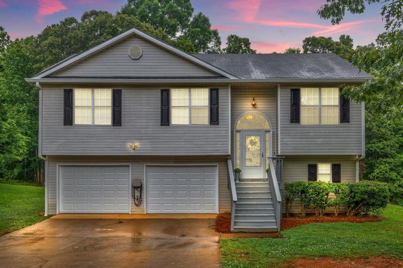 Image for property 240 MOUNTAIN Lane, Covington, GA 30016