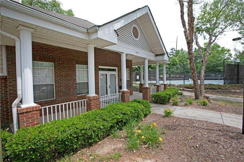 Image for property 2572 Laurel Circle, Atlanta, GA 30311