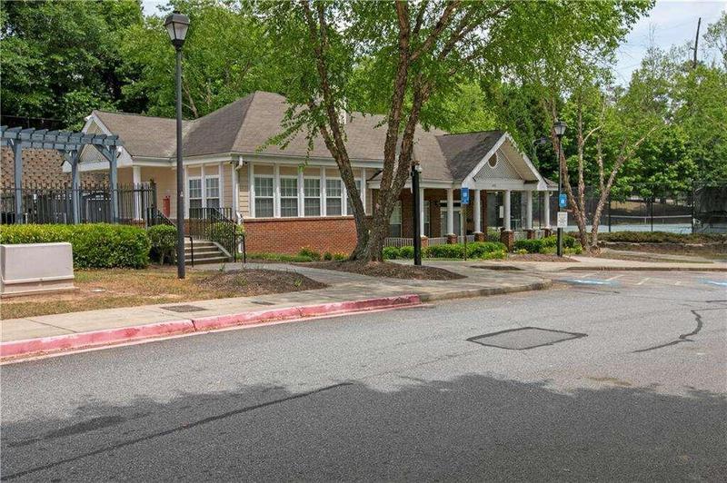 Image for property 2572 Laurel Circle, Atlanta, GA 30311