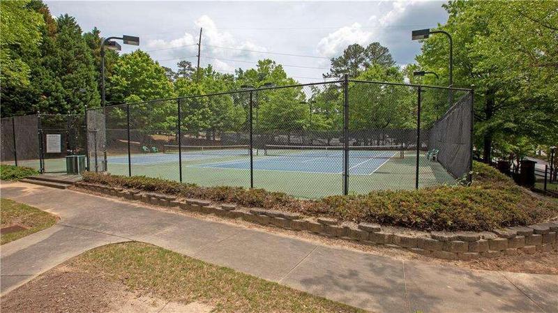 Image for property 2572 Laurel Circle, Atlanta, GA 30311