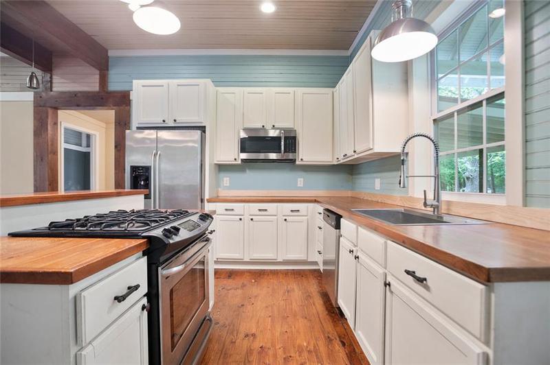 Image for property 1830 Lost Mountain Road, Powder Springs, GA 30127