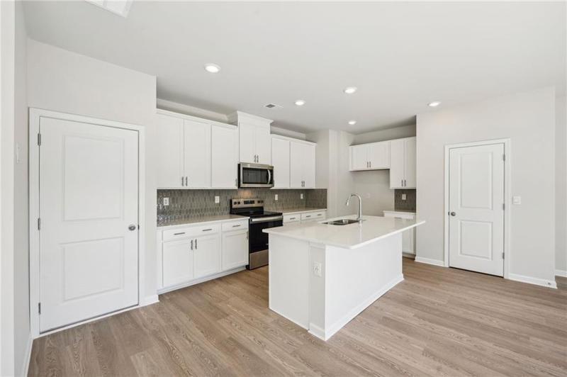 Image for property 2761 Hawthorne Way, College Park, GA 30337