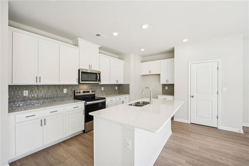 Image for property 2761 Hawthorne Way, College Park, GA 30337
