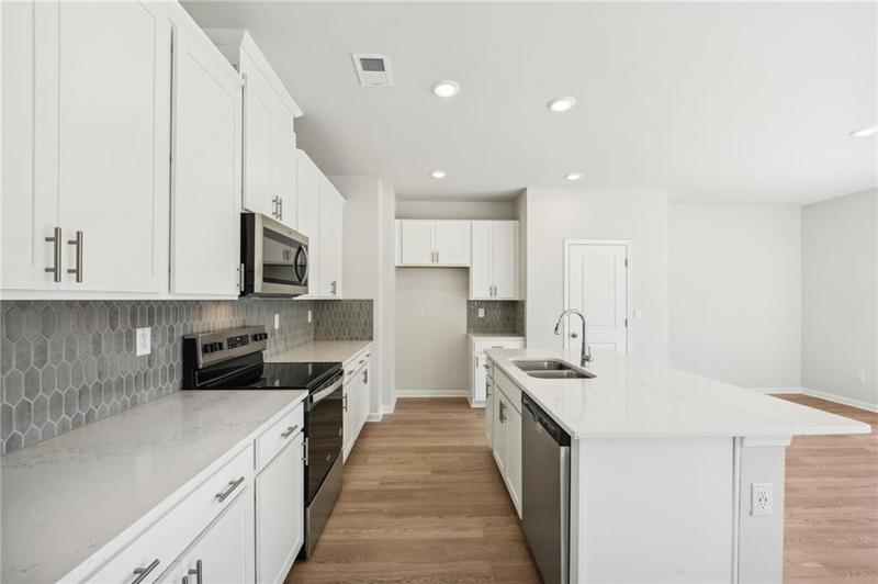 Image for property 2761 Hawthorne Way, College Park, GA 30337