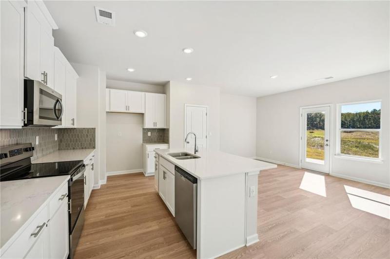 Image for property 2761 Hawthorne Way, College Park, GA 30337
