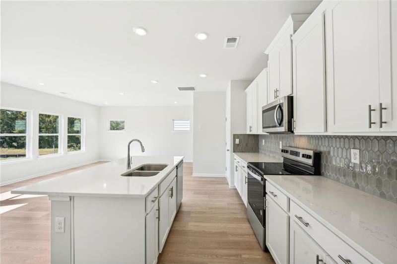Image for property 2761 Hawthorne Way, College Park, GA 30337