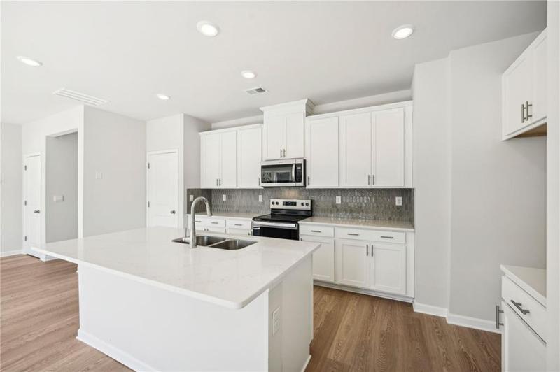 Image for property 2761 Hawthorne Way, College Park, GA 30337