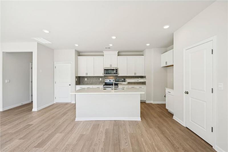 Image for property 2761 Hawthorne Way, College Park, GA 30337