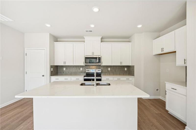 Image for property 2761 Hawthorne Way, College Park, GA 30337
