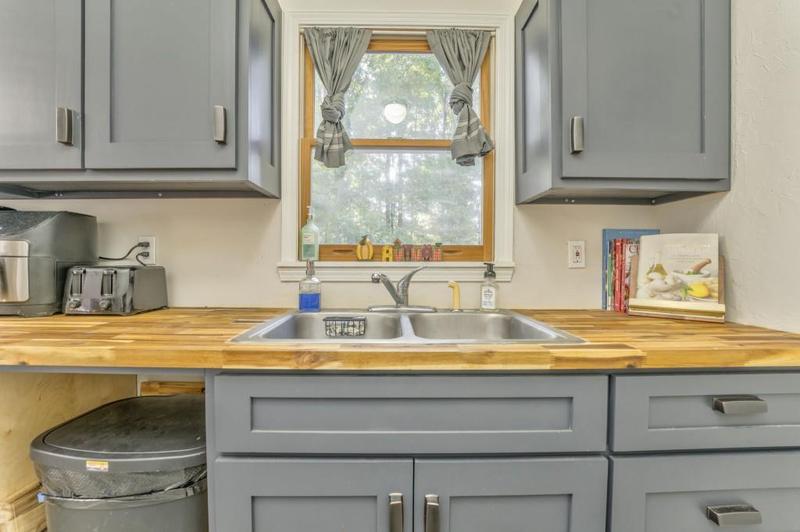 Image for property 111 Sylvan Drive, Calhoun, GA 30701