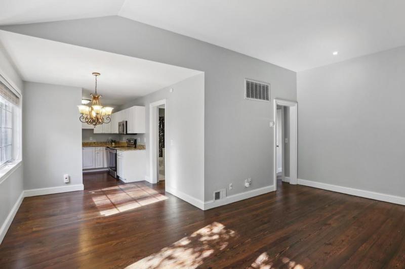 Image for property 5375 Roswell C4, Atlanta, GA 30342