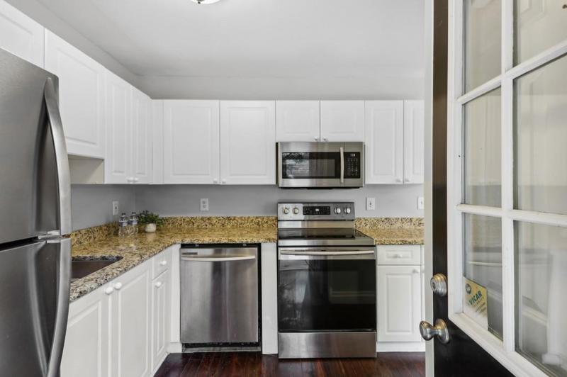 Image for property 5375 Roswell C4, Atlanta, GA 30342